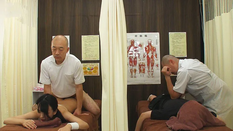 Dẫn ghệ đi mát-xa rồi bị địt cạnh bên mà không hề hay biết